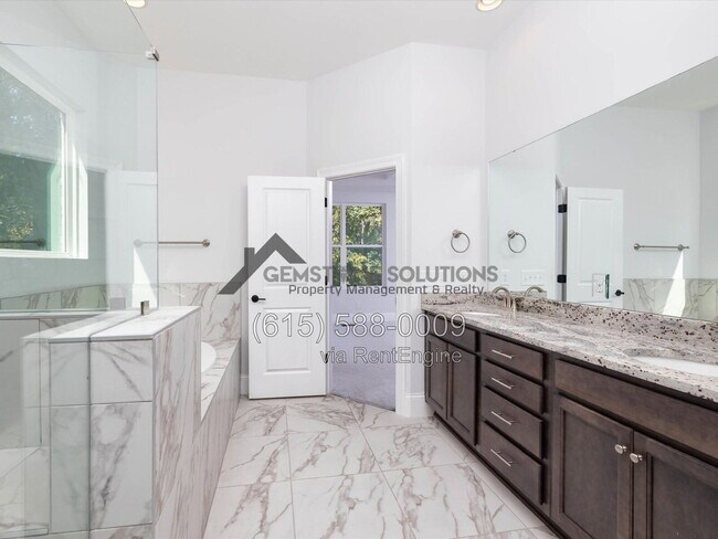 Building Photo - 631 Silva Ln