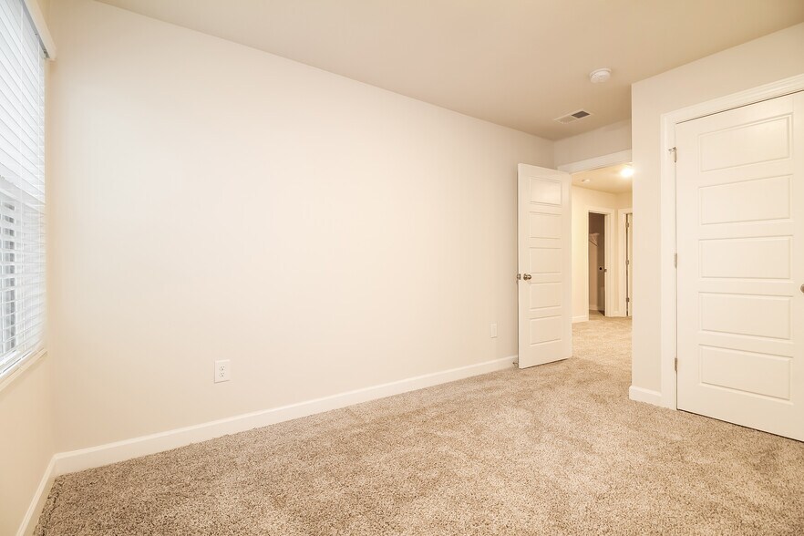 Building Photo - 210 Telford Dr