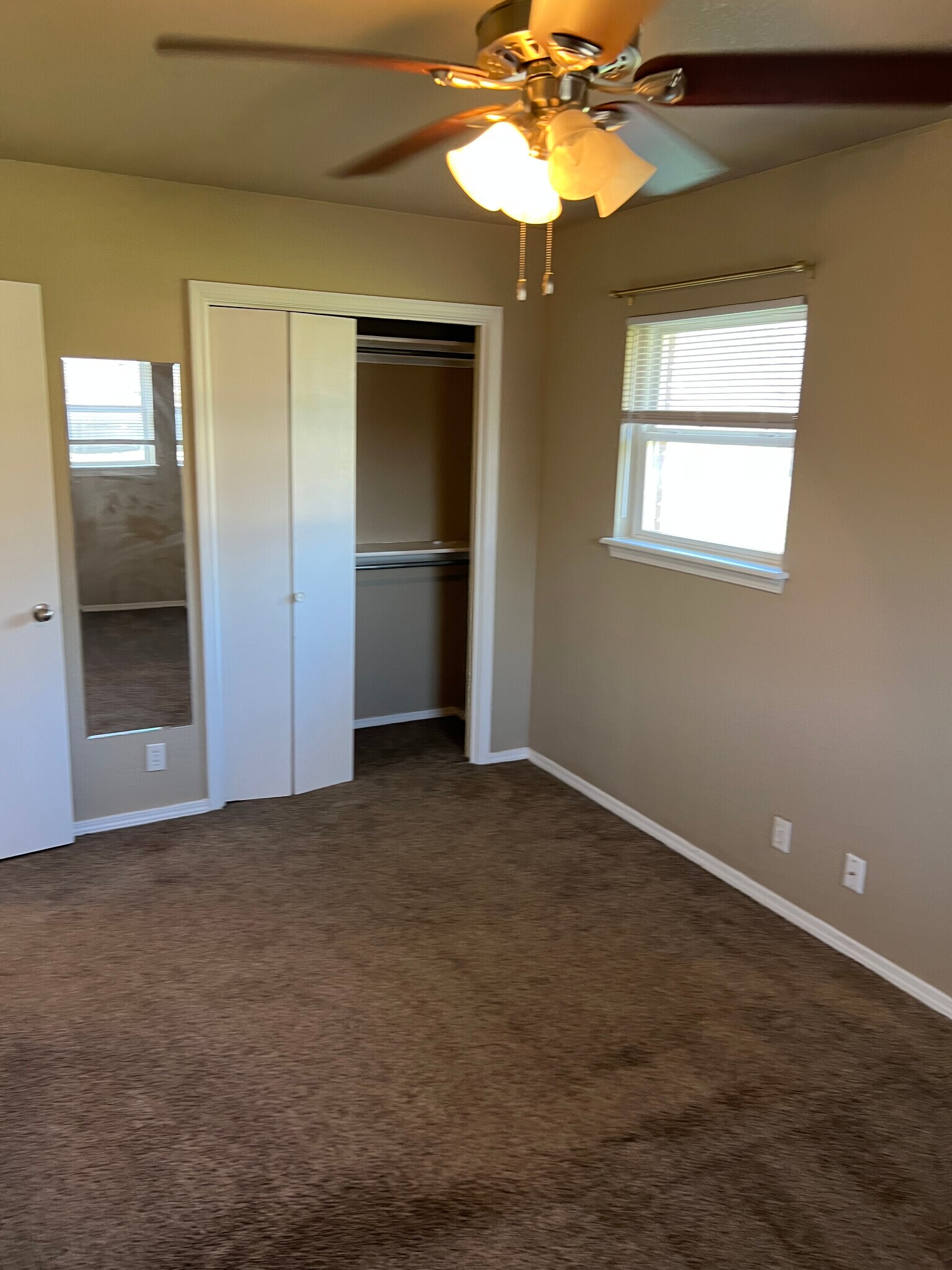 Building Photo - 1031 Carlisle Cir