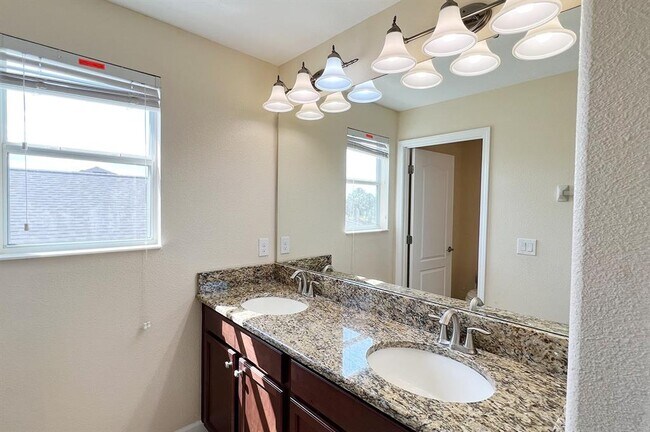 Building Photo - 1604 Thetford Cir