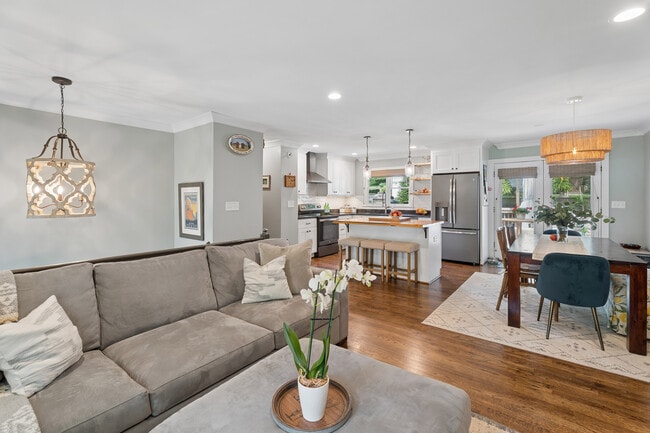 Building Photo - 4097 Longview Dr