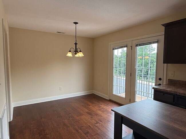 Building Photo - 704 Grays Pointe Ct