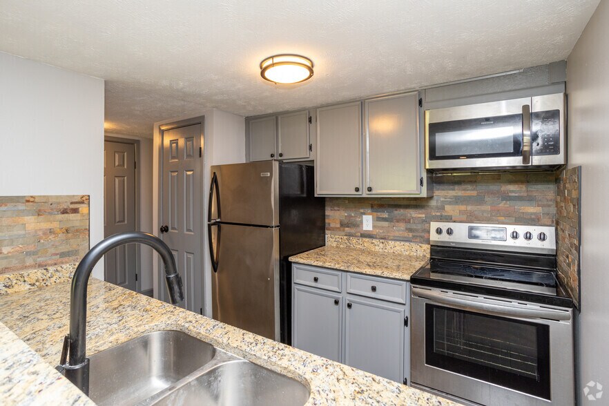 Primary Photo - Reserve at the Knolls Apartments and Townhomes