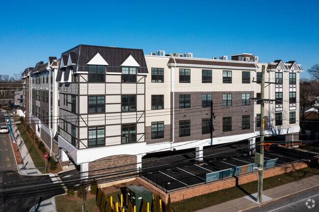 Building Photo - The Promenade at Lynbrook