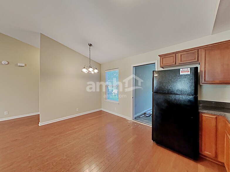 Building Photo - 2106 Bimelech Ln