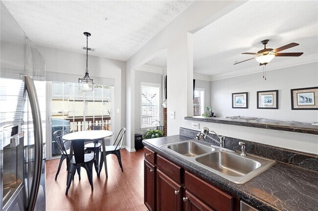 Building Photo - 410 Lantern Ln