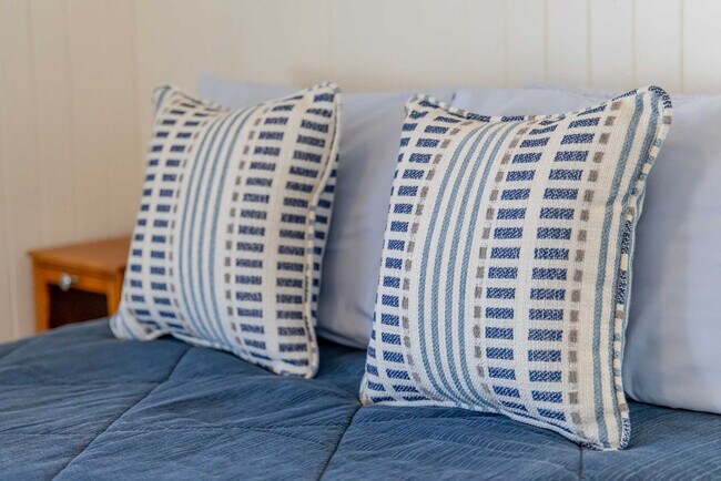 Building Photo - 640 S Columbia St