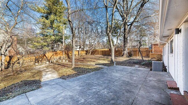 Building Photo - Stunning Remodeled 4 bedroom / 4 bath-2026...