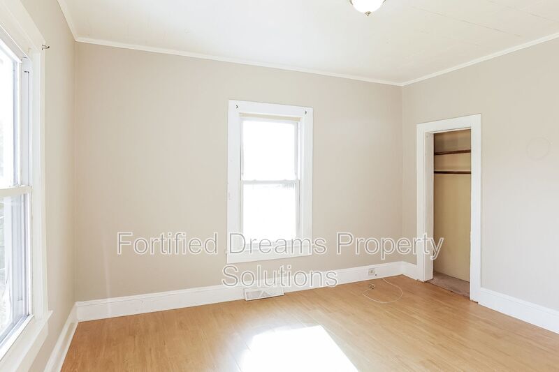 Building Photo - 842 Efird St