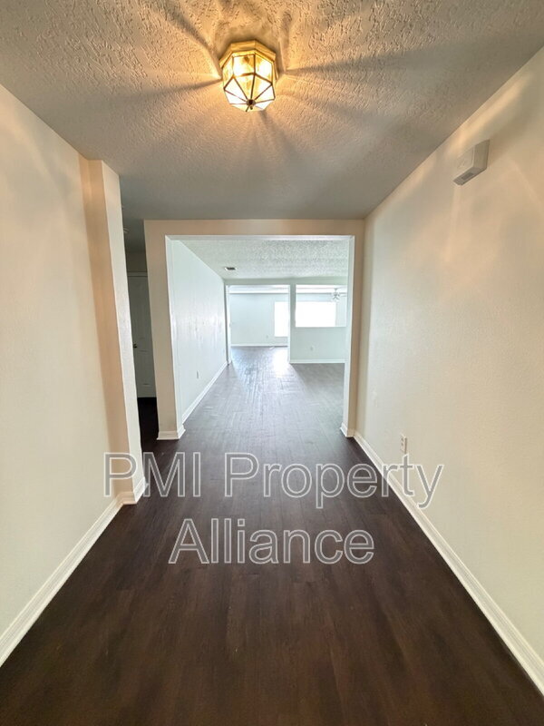 Building Photo - 1153 Elderberry Dr