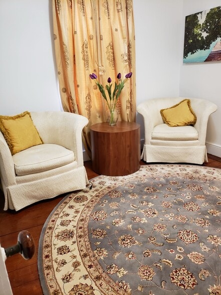 Sitting room of master bedroom suite - 3849 Township Line Rd