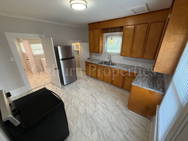 Building Photo - 1100 Franklin St SW