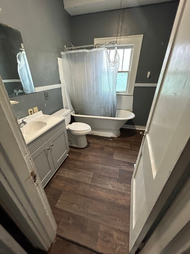 Building Photo - 1301 Giddings St