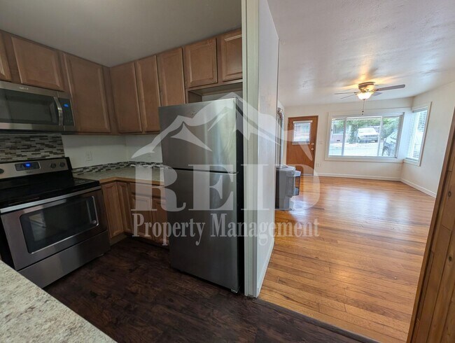 Building Photo - Lebo Reid Duplex
