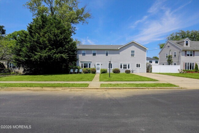 Building Photo - 265 Norgrove Ave