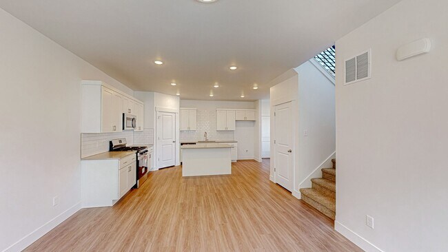 Building Photo - Incredible End Unit in Spanish Fork's Rive...