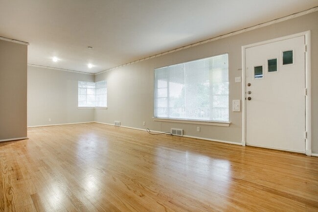Building Photo - 6514 Winton St