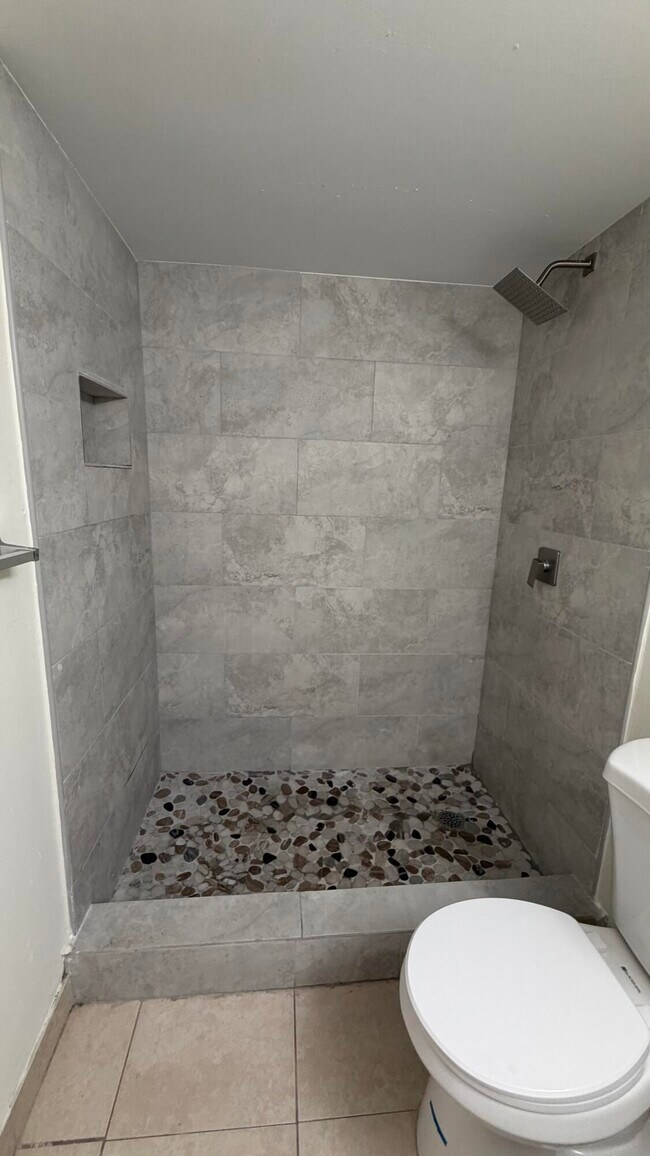 Building Photo - 5174 NE 6th Ave