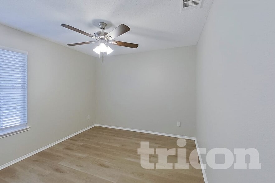 Building Photo - 608 Canyon Pl