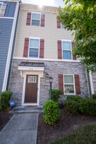 Front entrance - 914 Avast Way