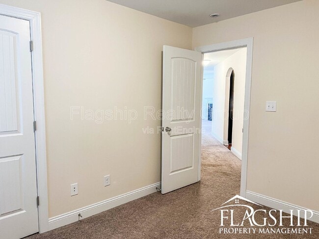 Building Photo - 118 Quail Hollow Dr
