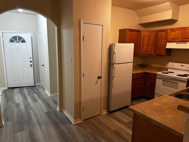 Building Photo - 7818 Kingsbury Wood