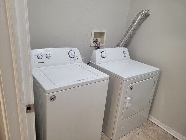 Building Photo - 817 S Kedzie Ave