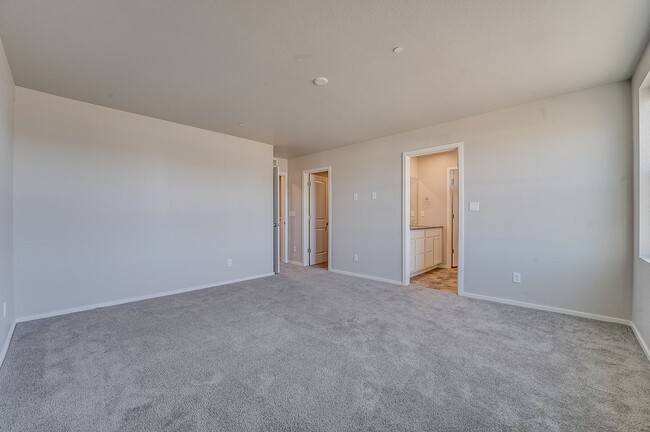 Building Photo - 3 bed, 2.5 bath Townhome in Mosaic Neighborhood