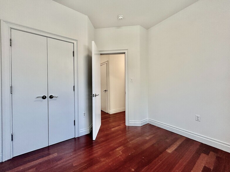 Building Photo - 607 W 137th St