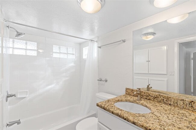 Building Photo - 203 Laguna Vista Dr
