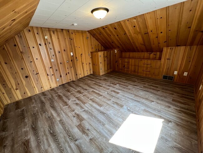 Building Photo - 114 10 1/4 St SE