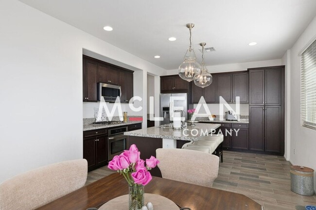 Building Photo - Gorgeous 2-Story 4-Bedroom Home with Loft ...