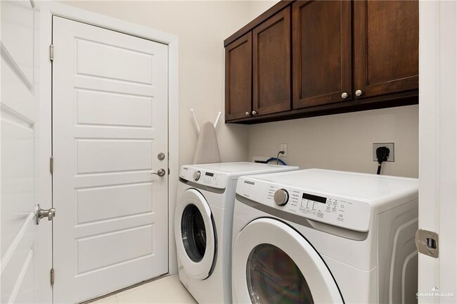 Building Photo - 13 N 51st St