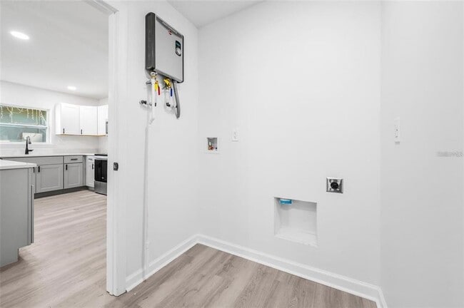 Building Photo - 1523 NE 1st Ave