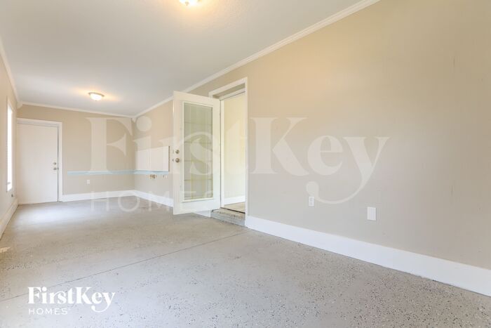 Building Photo - 4997 Cromey Rd