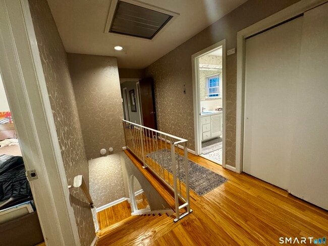 Building Photo - 6 Redcoat Ln