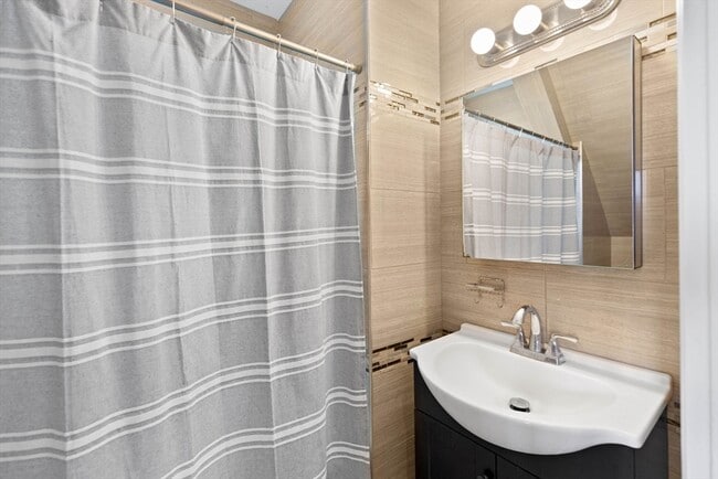 Building Photo - 201 Adams St