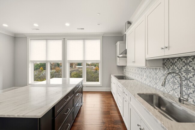 Building Photo - 6600 Seminary Woods Pl