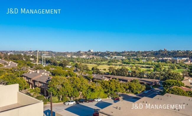 Building Photo - Gorgeous Townhome w/ Rooftop Decks and Oce...