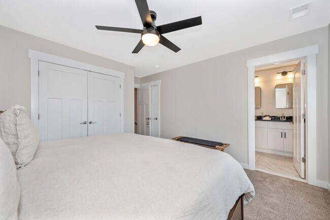 Building Photo - The Enclave At Gambrill View