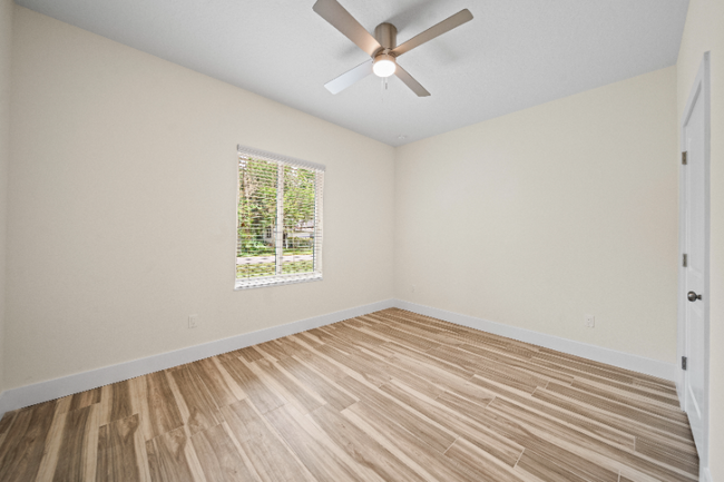 Building Photo - 208 N Cherry St