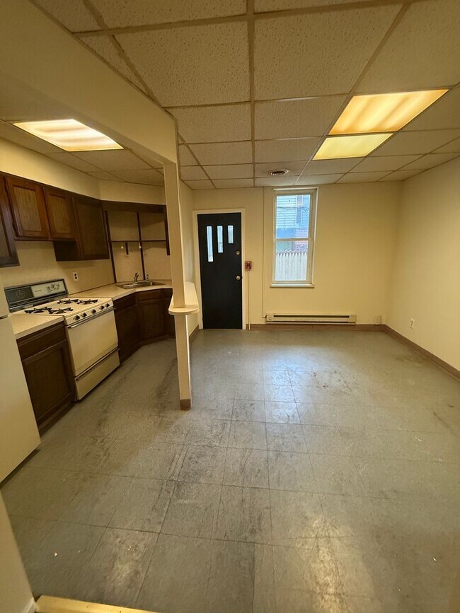 Building Photo - 2246 S 15th St