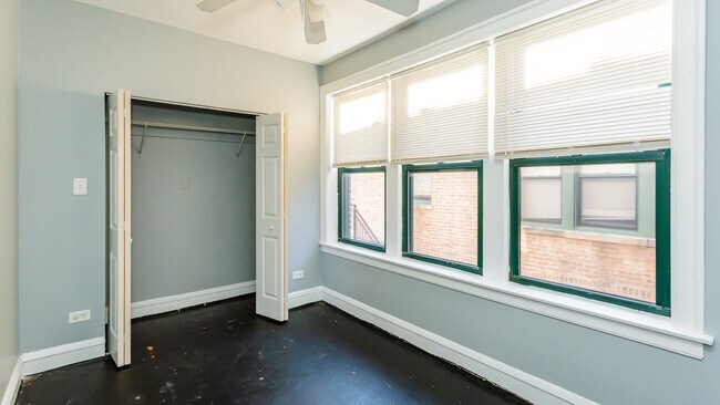 Building Photo - 6915 S Paxton Ave