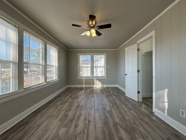 Building Photo - 4221 Jenny Lind Rd