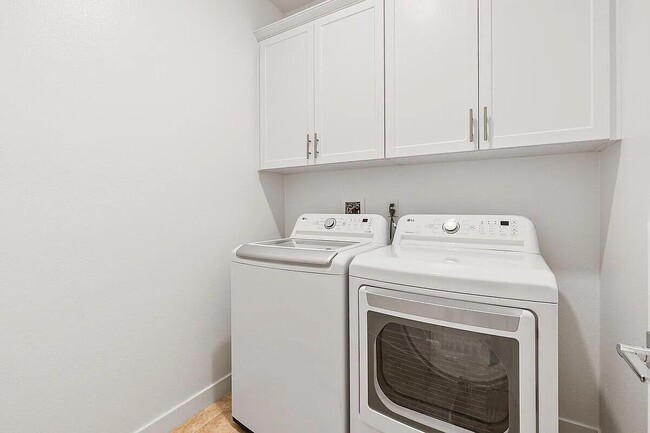 Building Photo - 73523 Travers St