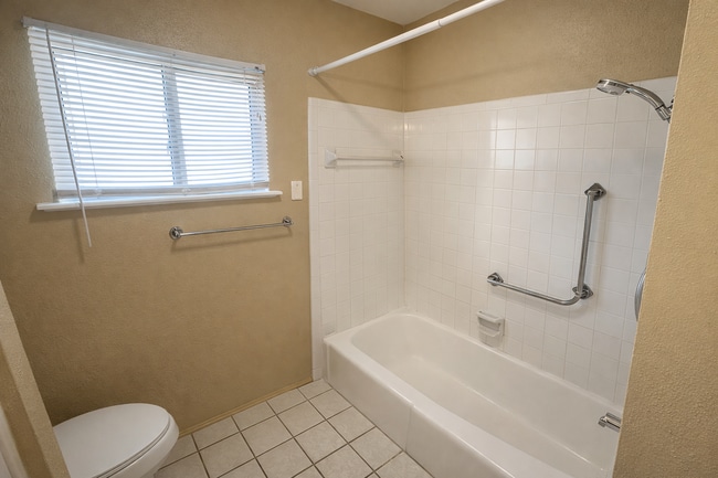 Building Photo - AVAILABLE NOW!