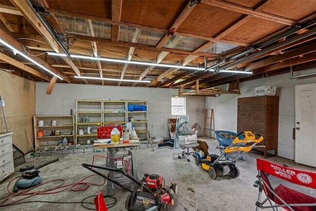 Building Photo - 24338 Redbud Ave