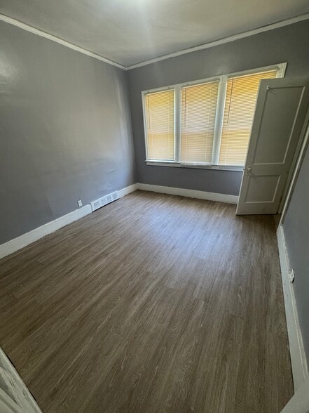 Building Photo - 11344 Belleterre Ave