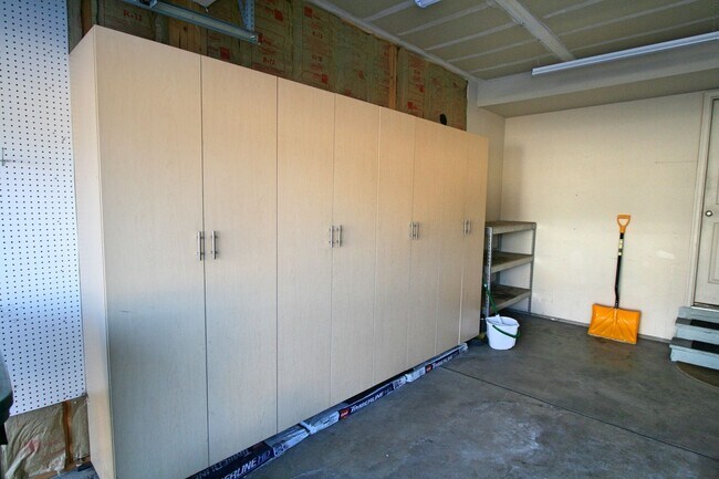 Building Photo - Stunning 4 Bedroom Home in Indigo Ranch!