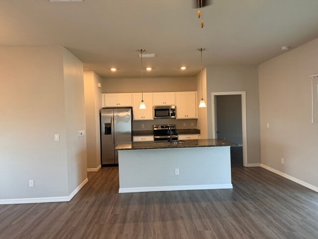 Building Photo - 3 bedrooms and 2 baths! FRESHLY RENOVATED!
